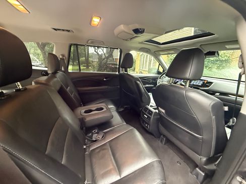Used 2019 Honda Pilot Touring image 6