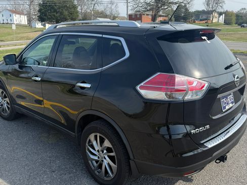Used 2015 Nissan Rogue SL w/ SL Premium Package image 2
