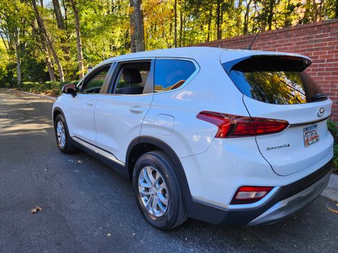 Used 2020 Hyundai Santa Fe SE image 4