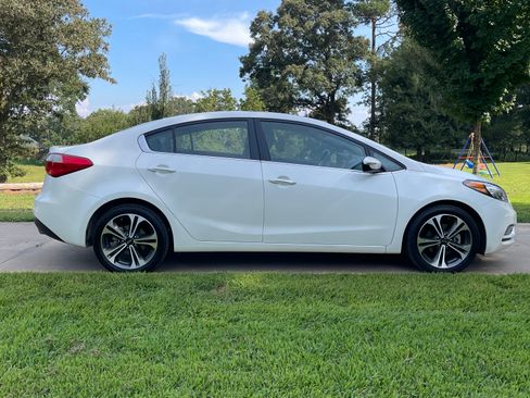 Used 2014 Kia Forte EX w/ Premium Package FWD image 2