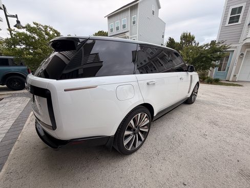 Used 2024 Land Rover Range Rover SV AWD/4WD image 2
