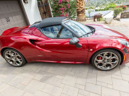 Used 2020 Alfa Romeo 4C Spider image 8