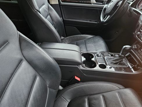 Used 2017 Volkswagen Touareg Executive image 15
