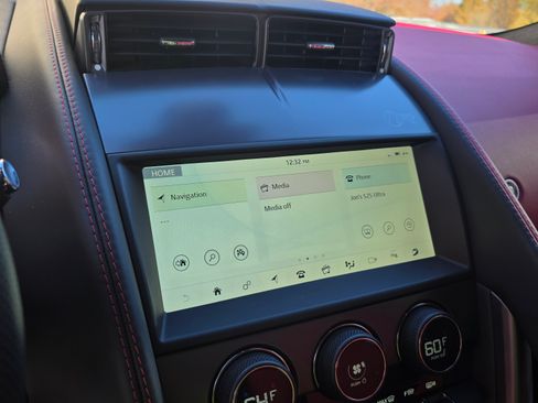 Used 2022 Jaguar F-TYPE R image 11