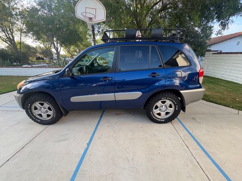 Used 2003 Toyota RAV4 4WD w/ Quick-Order Pkg image 2