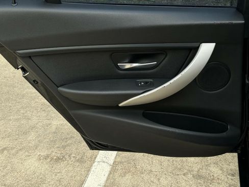 Used 2018 BMW 320i Sedan RWD image 6