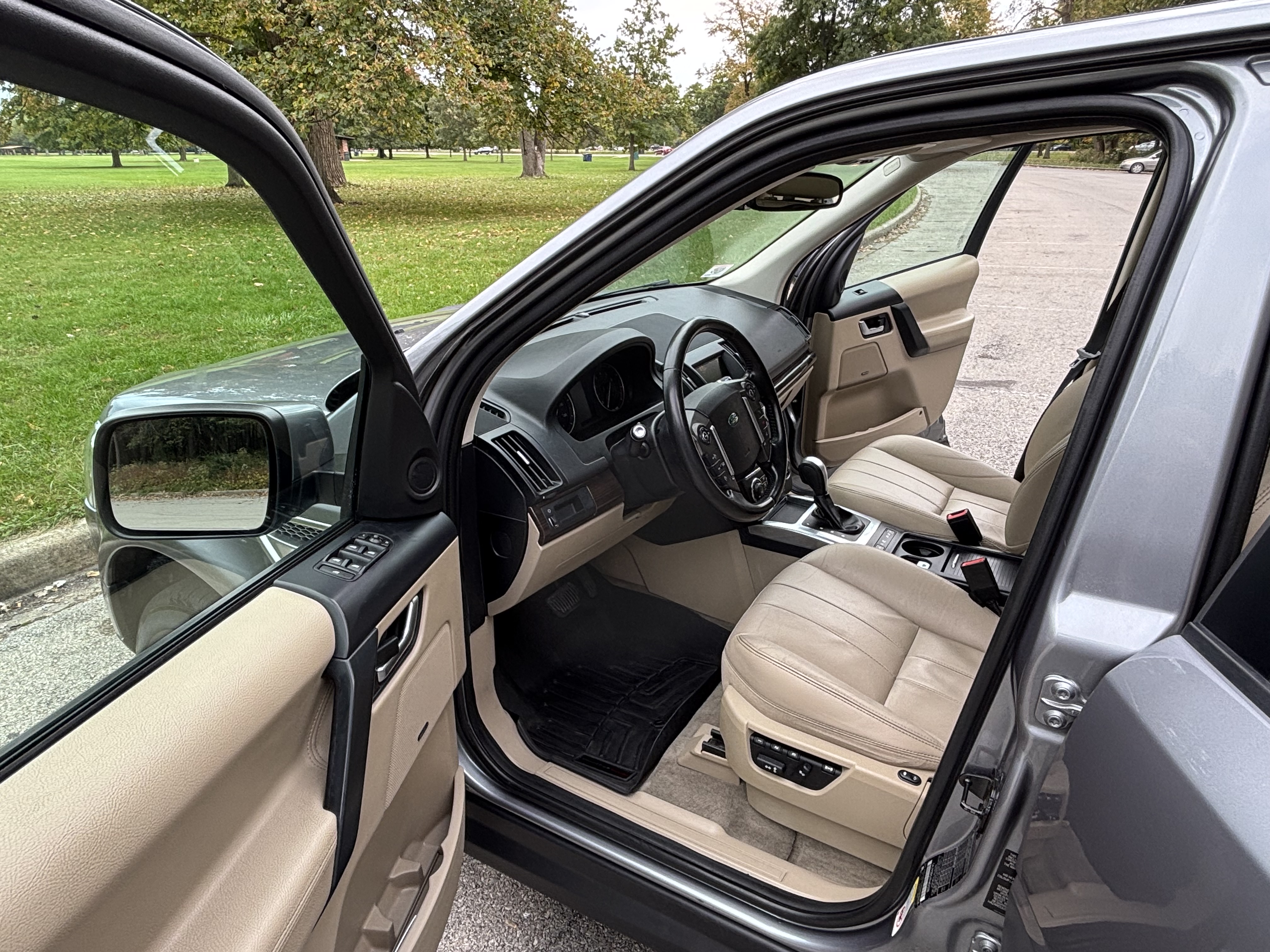 Used 2015 Land Rover LR2 HSE AWD/4WD image 11