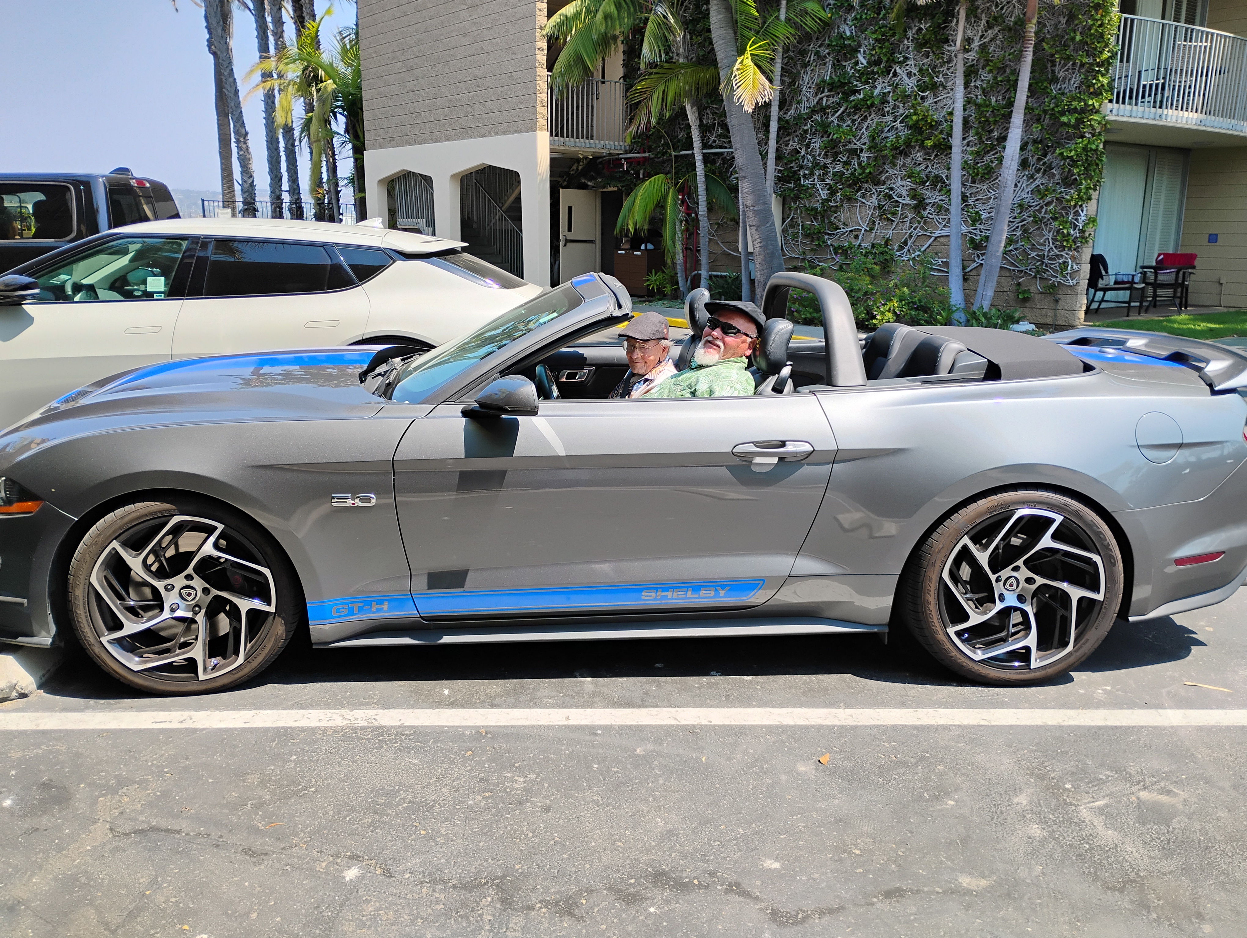 Used 2022 Ford Mustang GT Premium w/ GT Performance Package RWD image 2