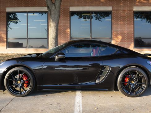 Used 2018 Porsche 718 Cayman S image 4