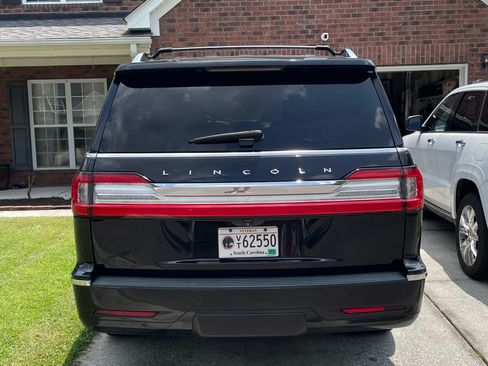 Used 2018 Lincoln Navigator L Select w/ Technology Package AWD/4WD image 9