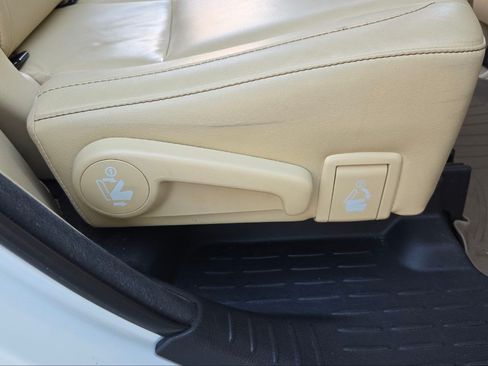 Used 2018 Toyota Highlander XLE image 18