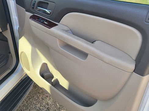 Used 2012 GMC Yukon SLT w/ SLT-2 Equipment Package image 10