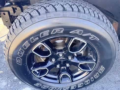 Used 2018 Jeep Wrangler Unlimited Sahara image 12