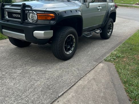 Used 2012 Toyota FJ Cruiser 4WD w/ Upgrade Pkg image 5