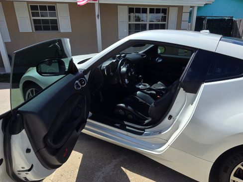 Used 2014 Nissan 370Z Touring w/ Sport Package image 17