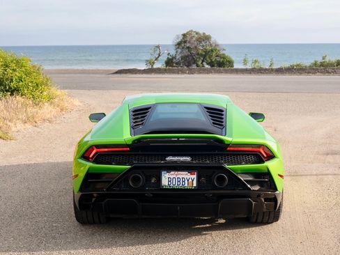 Used 2021 Lamborghini Huracan EVO RWD image 8