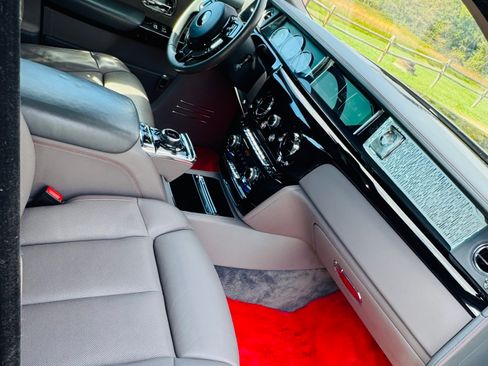 Used 2018 Rolls-Royce Phantom Sedan image 15