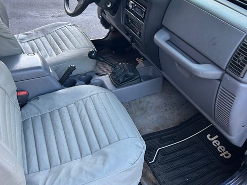 Used 1998 Jeep Wrangler SE image 12