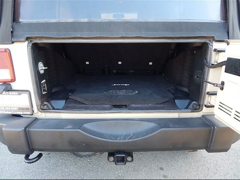 Used 2016 Jeep Wrangler Unlimited Rubicon w/ Connectivity Group image 31