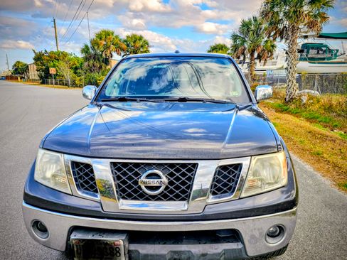 Used 2014 Nissan Frontier SL image 8