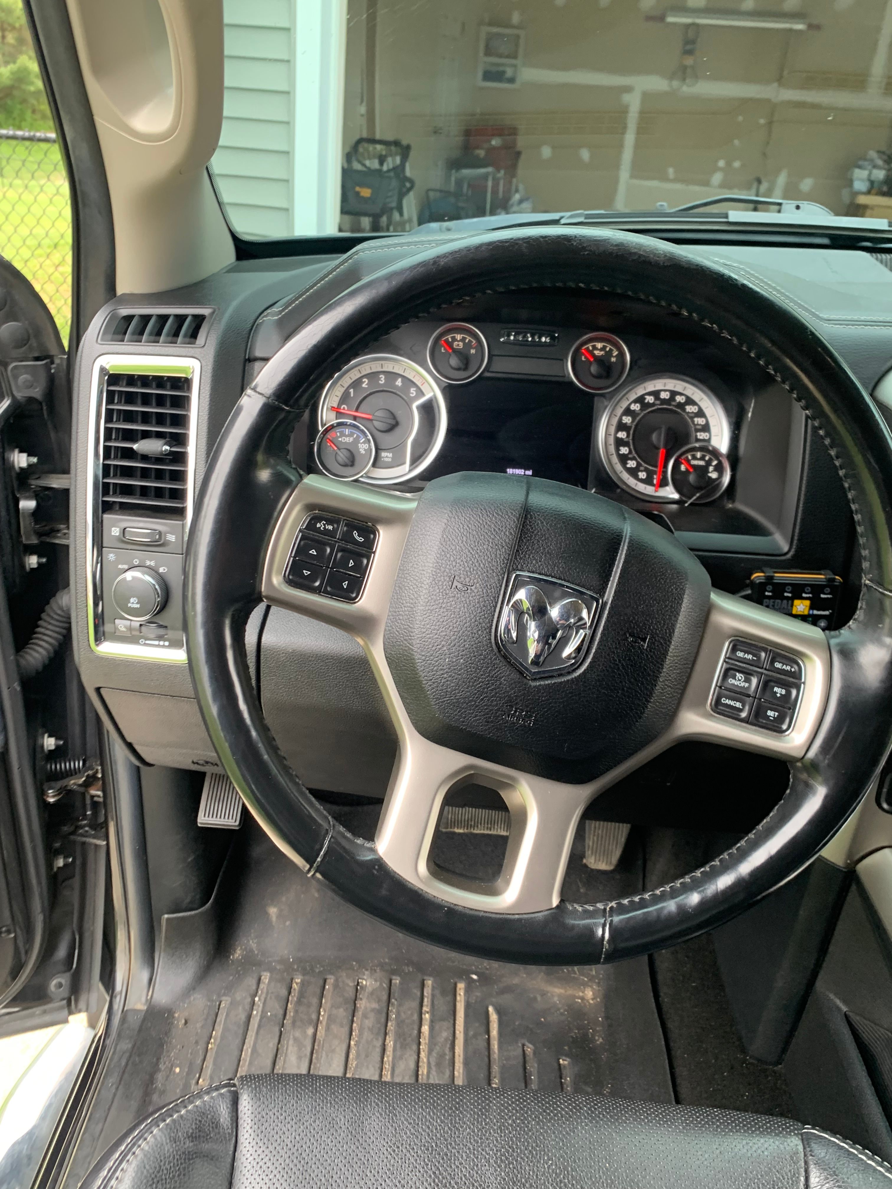 Used 2017 RAM 1500 Laramie w/ Convenience Group AWD/4WD image 10