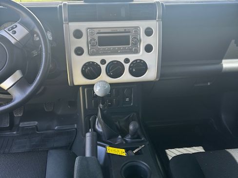 Used 2011 Toyota FJ Cruiser 4WD image 8