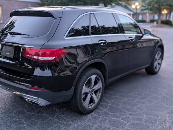 Used 2018 Mercedes-Benz GLC 300 w/ Premium Package image 12