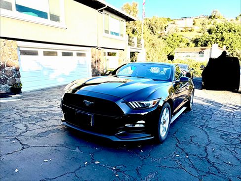 Used 2016 Ford Mustang Coupe RWD image 1