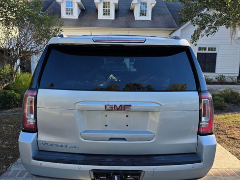 Used 2018 GMC Yukon XL SLT w/ Open Road Package image 8