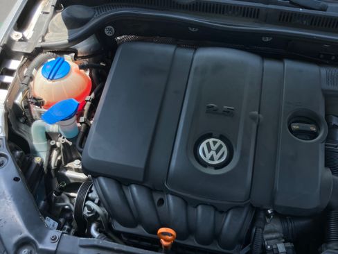 Used 2013 Volkswagen Jetta SE FWD image 4