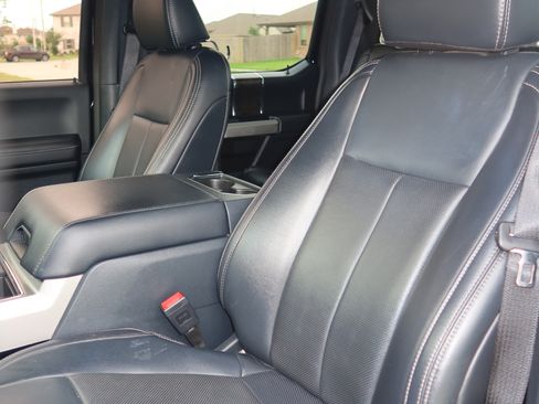 Used 2022 Ford F250 Lariat w/ Black Appearance Package AWD/4WD image 19