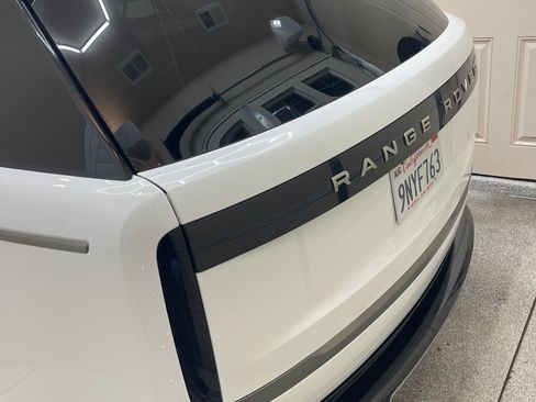 Used 2024 Land Rover Range Rover SE image 13