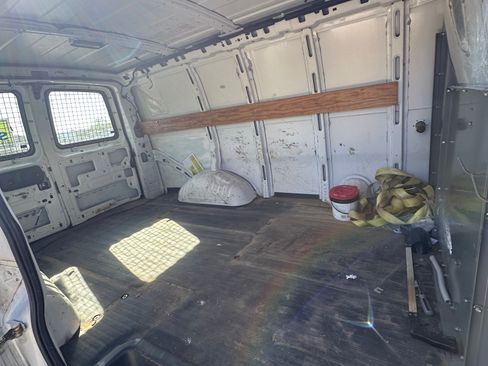 Used 2013 Chevrolet Express 2500 image 5