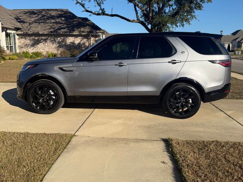 Used 2021 Land Rover Discovery S R-Dynamic image 1