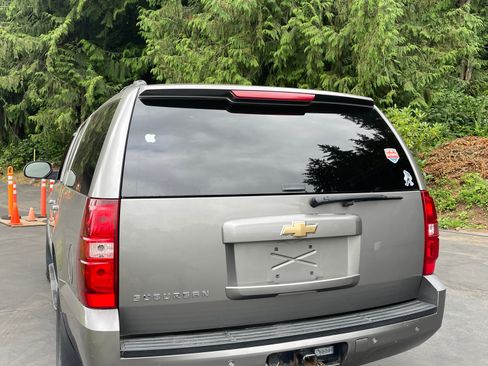 Used 2007 Chevrolet Suburban LT w/ LT Preferred Equipment Group image 2