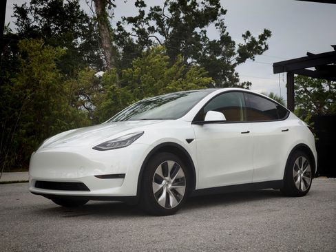 Used 2021 Tesla Model Y 2WD image 1