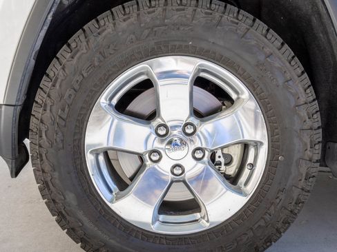 Used 2012 Jeep Grand Cherokee Overland image 5