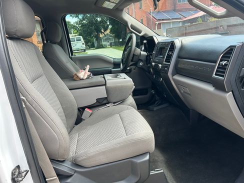 Used 2017 Ford F250 XLT AWD/4WD image 9