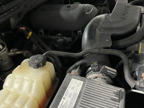 Used 2006 Chevrolet Avalanche Z71 w/ Sun And Sound Package AWD/4WD image 19