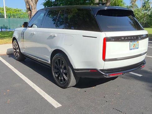 Used 2025 Land Rover Range Rover SE AWD/4WD image 8