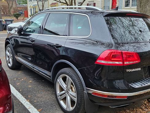 Used 2017 Volkswagen Touareg Executive image 13