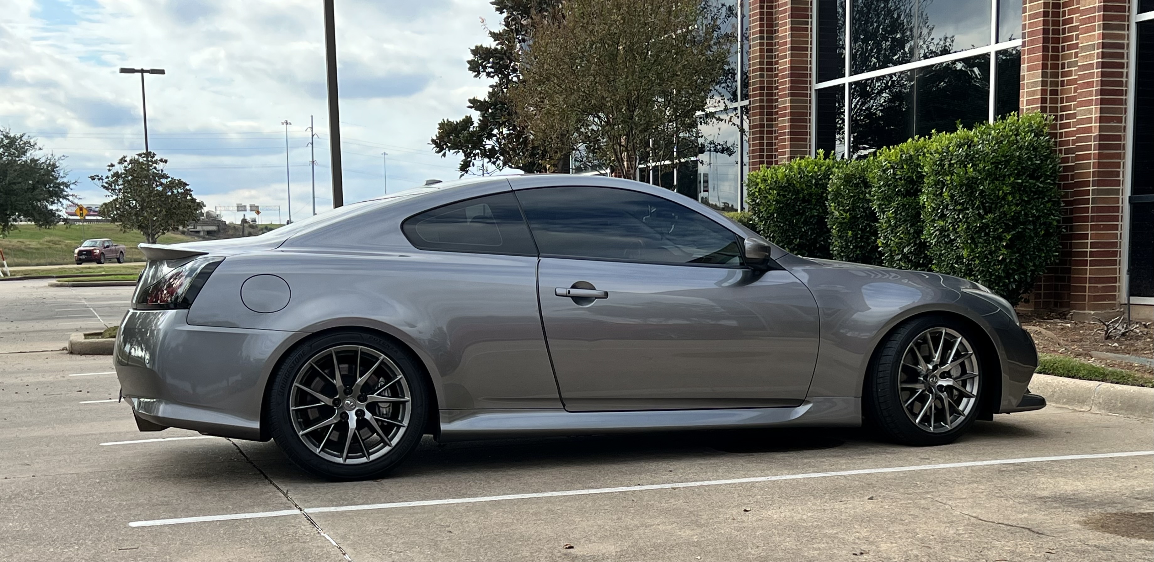 Used 2011 INFINITI G37 IPL RWD image 1