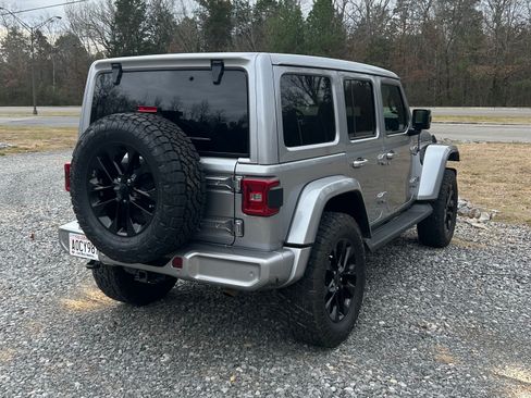 Used 2020 Jeep Wrangler Unlimited Sahara image 6