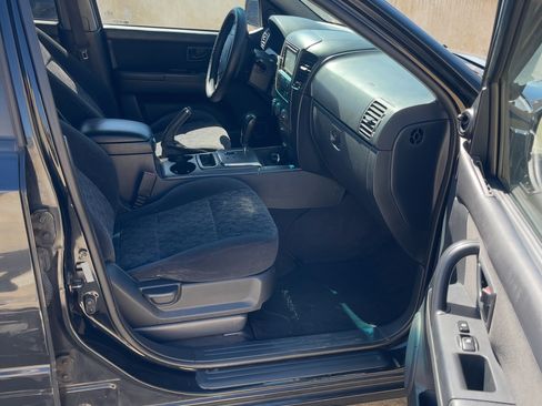 Used 2007 Kia Sorento LX w/ Sport Pkg image 8