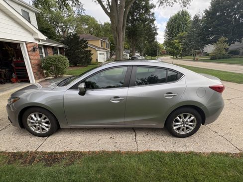 Used 2015 MAZDA MAZDA3 i Grand Touring FWD image 2