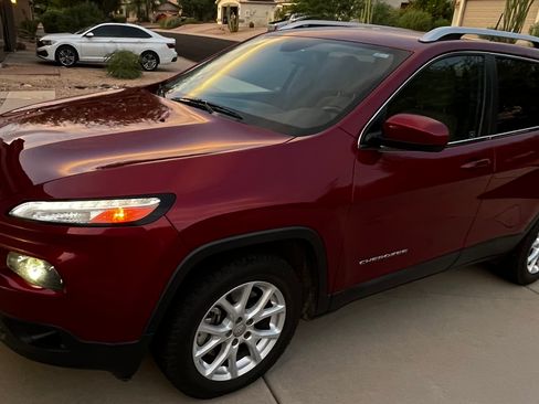 Used 2017 Jeep Cherokee Latitude w/ Comfort & Sound Group FWD image 12