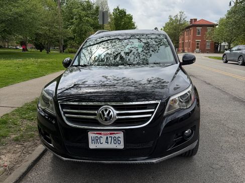 Used 2010 Volkswagen Tiguan SEL image 2
