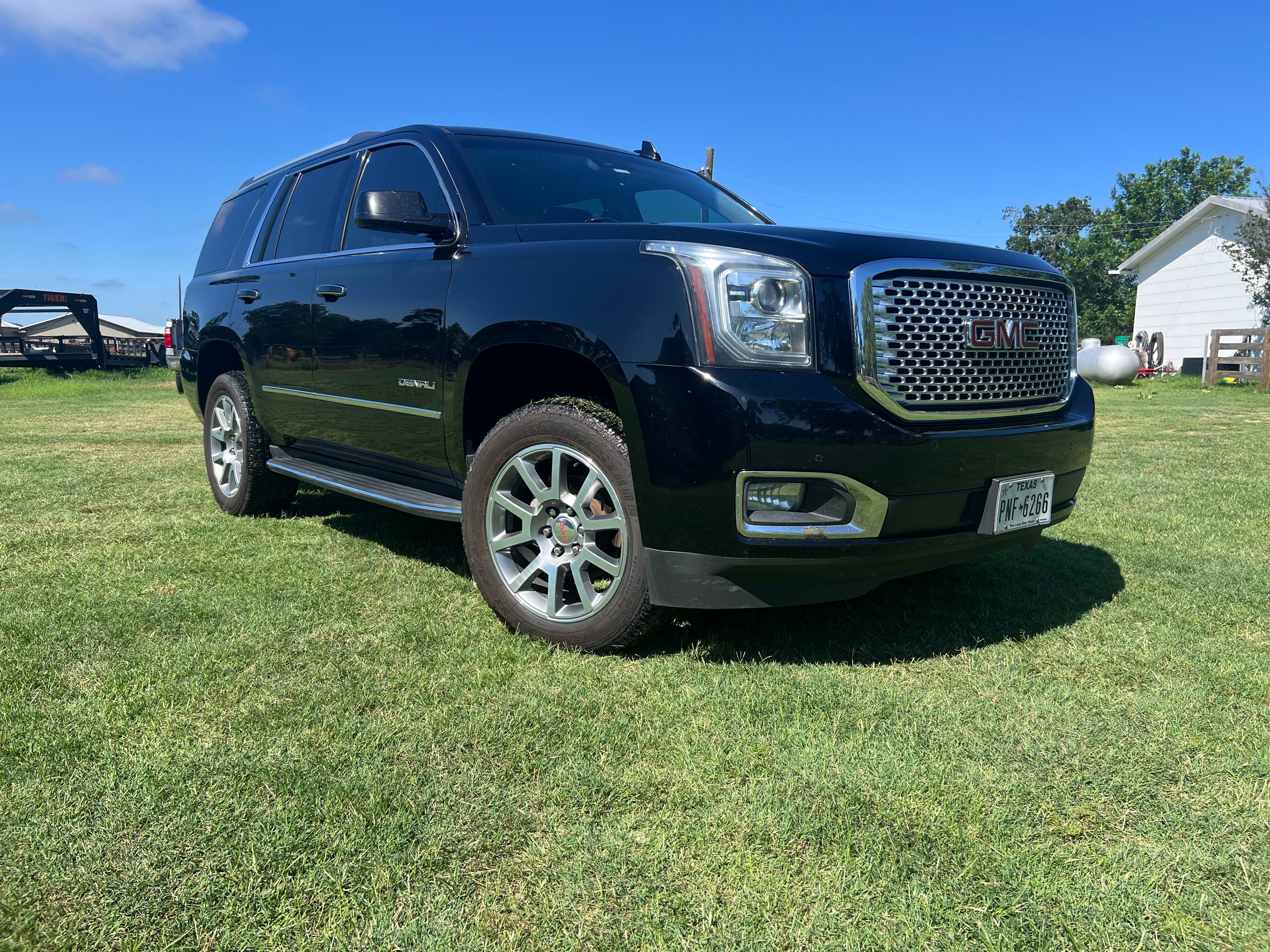 Used 2017 GMC Yukon Denali RWD image 4