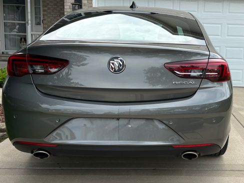 Used 2019 Buick Regal Essence w/ Driver Confidence Package I FWD image 5