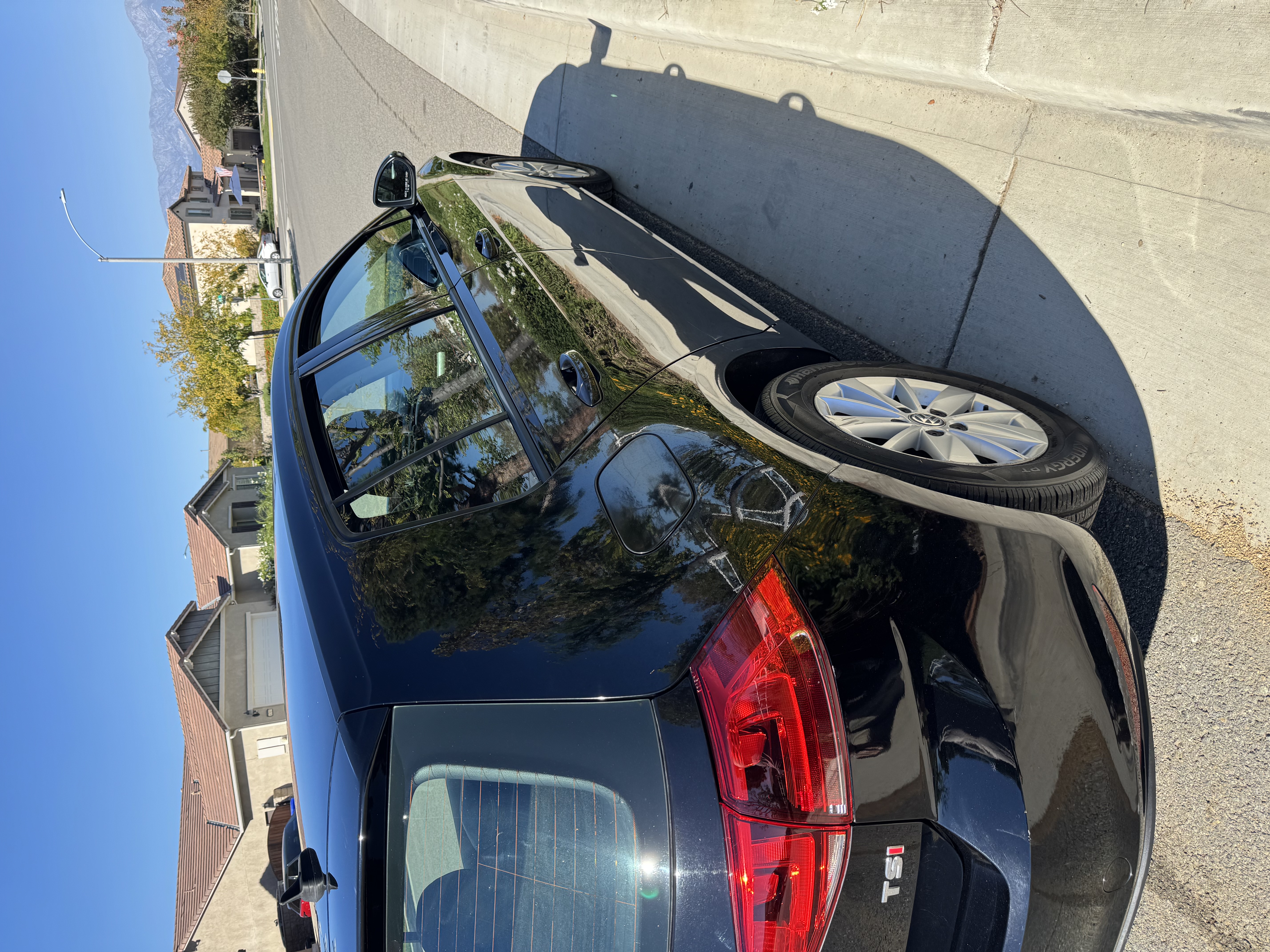 Used 2015 Volkswagen Golf S FWD image 6